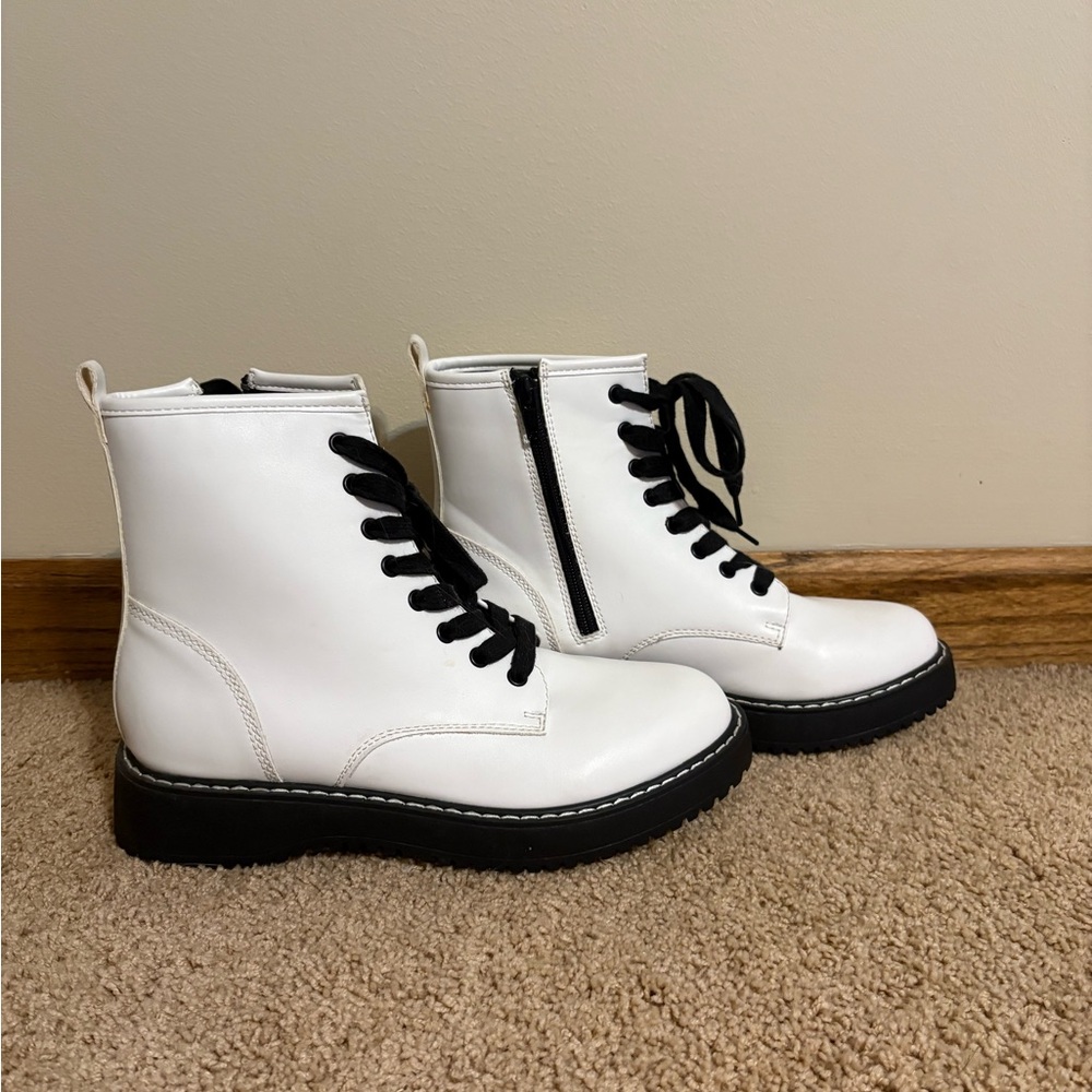 Combat boots